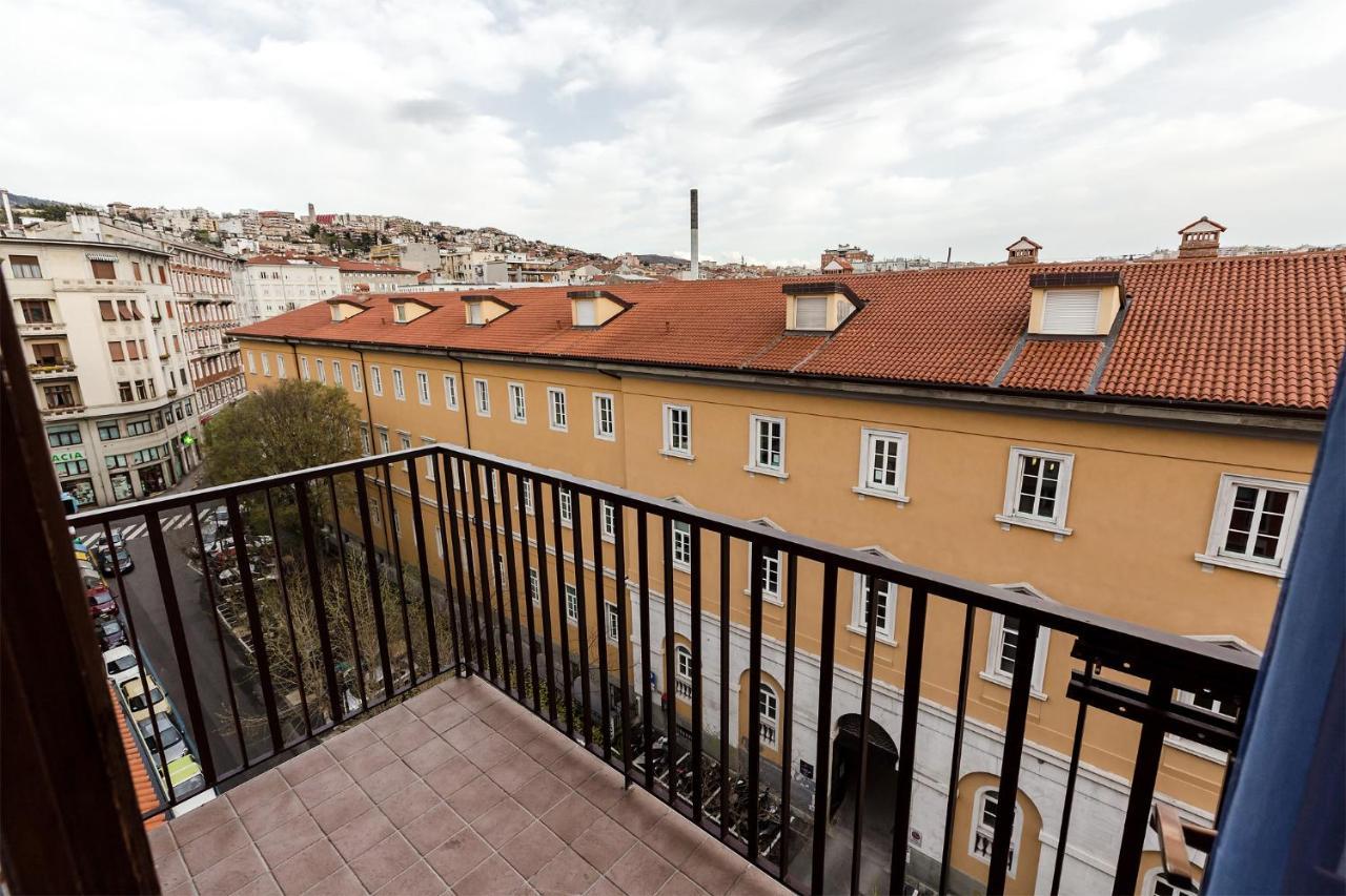 Appartamento Slataper - Ampio E Con Vista Trieste Exteriör bild