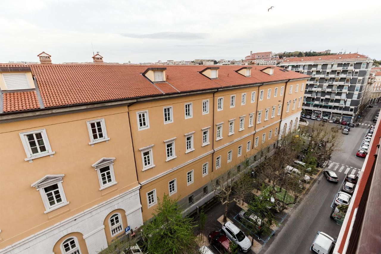 Appartamento Slataper - Ampio E Con Vista Trieste Exteriör bild